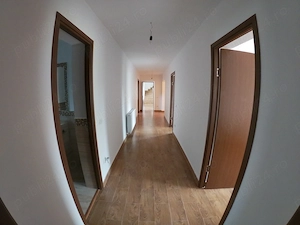 Casă Spațioasă și Modernă de Vânzare în Amara, Ialomița   Str. Eroilor nr. 13 - imagine 9