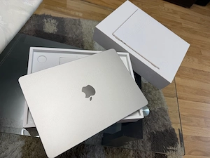 Macbook Air M2 2024 Starlight ca nou 3 incarcari Fullbox