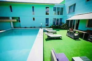 Proprietate 450 mp | Teren 1.000 mp | 7 camere | Piscina | Ideal #259; pentru clinica medical #259; 