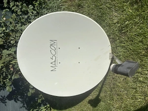 Antena satelit offset din aluminium cu diametrul de 1m, MASCOM, cu LNB (4 ieșiri)
