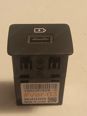 Priza USB DACIA Duster 2 Sandero 3 Logan 3 Jogger 280239782R..Nou și Original RENAULT.