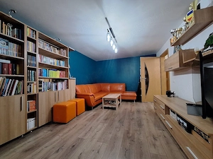 PROPRIETAR, vand apartament 4 camere, 2 bai, etaj 1, decomandat, boxă la subsol, in zona Lipovei 