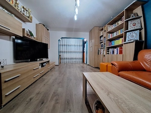 PROPRIETAR, vand apartament 4 camere, 2 bai, etaj 1, decomandat, boxă la subsol, in zona Lipovei  - imagine 2