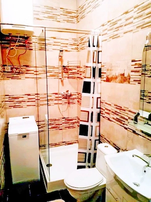 Zona Tache Ionescu - apartament cu trei camere la casă cu centrală proprie, parcare auto privată - imagine 7