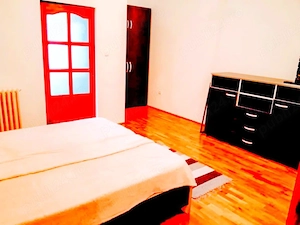 Zona Tache Ionescu - apartament cu trei camere la casă cu centrală proprie, parcare auto privată - imagine 10