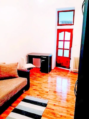 Zona Tache Ionescu - apartament cu trei camere la casă cu centrală proprie, parcare auto privată - imagine 9