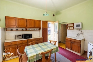 Casa cu istorie,3 camere,potential mansardare,1.840mp teren,in cadru linistit si retras,Central,Cova - imagine 3