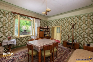Casa cu istorie,3 camere,potential mansardare,1.840mp teren,in cadru linistit si retras,Central,Cova - imagine 2