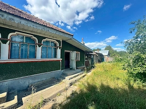 vand teren  1600m cu casa bătrânească 