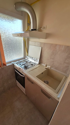 Apartament cu 2 camere decomandat zona centrala ,etaj 2, strada g-ral Christian Tell, Tg-Jiu  - imagine 6