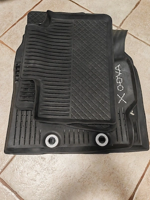 Vând covorașe auto din cauciuc pentru Toyota Aygo X originale  - imagine 2