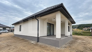 Casă individuală nouă, 3 dormitoare și terasă mare – zonă liniștită, Livezeni