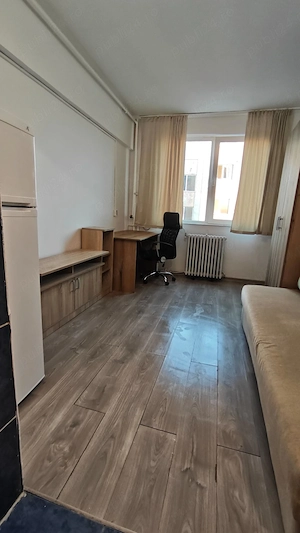 Garsonieră 18 mp   Etaj 2   Muncii 85 | 290   negociabil
