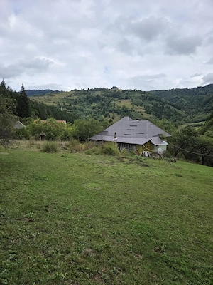Casă cu teren de vânzare 