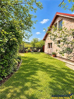 Casa 4 camere,farmec autentic,echipata, mansarda,curte relaxanta,Santana de Mures,Curteni