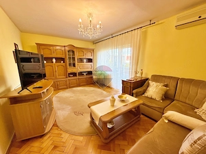 Apartament decomandat cu 3 camere, 2 balcoane și boxă