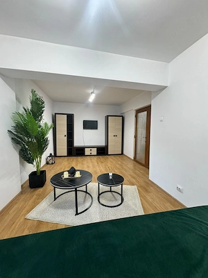 Inchiriez apartament 2camere,ultracentral,vizavi de magazin MERCUR,CRAIOVA - imagine 2