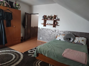 Ofer spre închiriere apartament, două camere, 62 m. pătrați. Suceava, cartier Burdujeni. Detalii: Wh