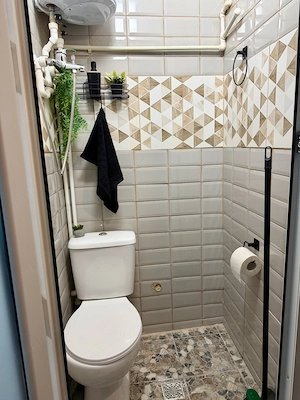 Garsoniera cu baie proprie, etaj 3 din 4, bloc linistit, mobilata si utilata - imagine 6