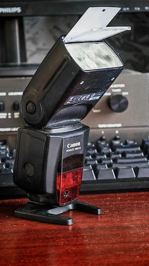 Bliț Canon Speedlite 580EX II   Tehnic impecabil   Reper în gama Canon (blitz, flash extern)
