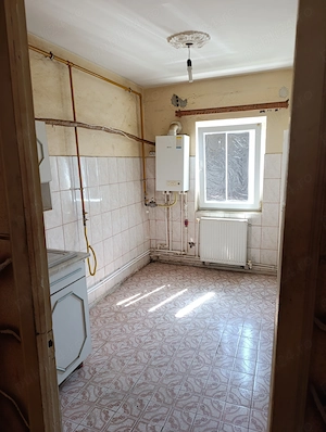 De vanzare apartament 3 camere  - imagine 2