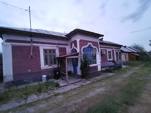 Casa 6 camere și 4 anexe magazii 1800 mp teren în Fântânele Teleorman 