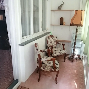 Închiriez apartament 2 camere semidecomandat mobilat și utilat la 2 fete, 1500 lei plus garantie