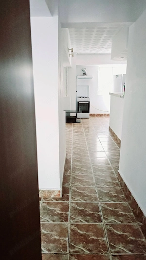 Apartament 3 Camere   Etaj 1   Scoala Nr9   - imagine 3