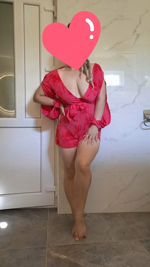 Vă aștept în privat să ne distrăm !