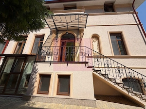 Casă de închiriat lângă Piața Victoriei | 5 camere, 120 mp