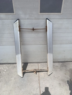 Vând scărițe aluminiu, prindere cu reglaj pentru Vitara 