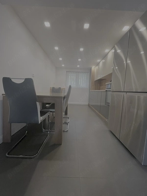 Duplex de vânzare cu 4 camere,bucatarie cu living,5 băi și curte liberă - imagine 3