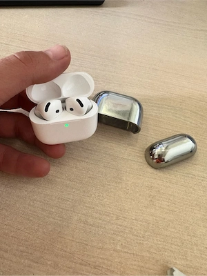 Vând căști Apple AirPods 4   ca noi - imagine 4