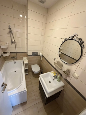 Inchiriez apartament tip studio cu 2 camere Cosmopolis
