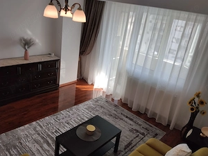 PARTICULAR   Închiriez apartament 2 camere, 64 mp   550  