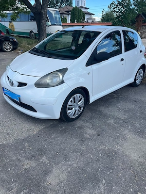Vând Toyota Aygo   Model cu 5 uși   An 2009   Perfectă pentru oraș, navetă sau livrări! - imagine 4