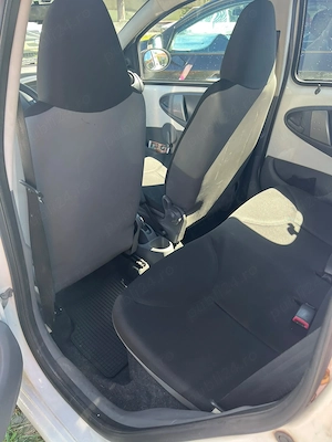 Vând Toyota Aygo   Model cu 5 uși   An 2009   Perfectă pentru oraș, navetă sau livrări! - imagine 8