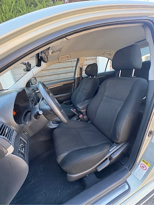 Toyota Avensis 178.000km 1.8VVT-i Carte Service - imagine 4