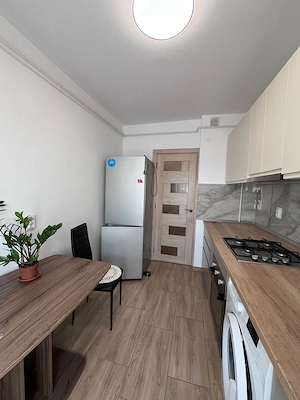 Apartament 2 camere,decomandat,etaj intermediar,centrală proprie,două balcoane,Păcurari Alpha Bank - imagine 2