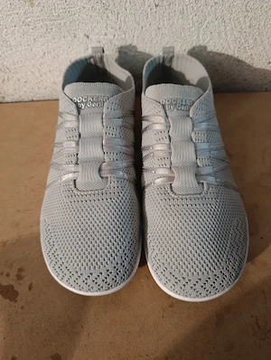adidași damă NR 40 ( nu trimit prin curier )