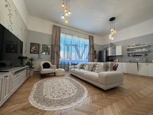Apartament deosebit 3 camere situat in zona Semicentrală - imagine 1