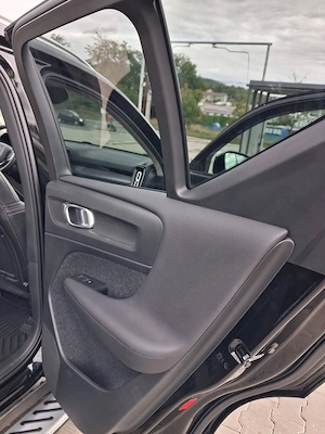 Volvo XC40 2.0 TDI 4x4 - imagine 8
