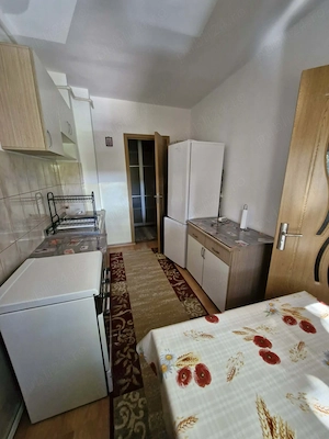 Apartament 2 camere decomandate de închiriat - zona Piața-Sud, Bacău - imagine 5