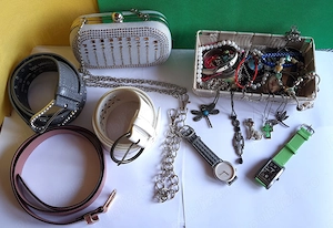 Lot de bijuterii și accesorii pentru doamne și domnișoare