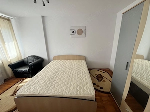 Proprietar, inchiriez apartament doua camere renovat - imagine 9