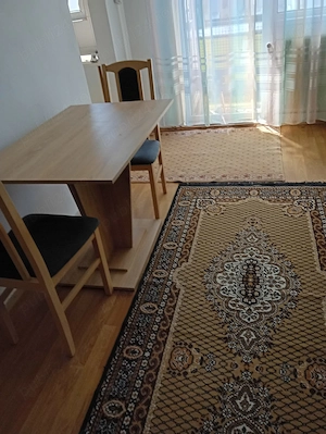 Închiriez garsoniera 
