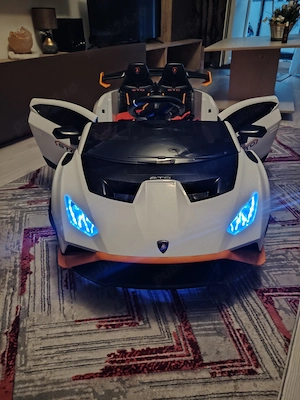 Mașinuță electrică 