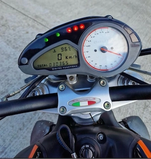 MV Augusta Brutale 910 