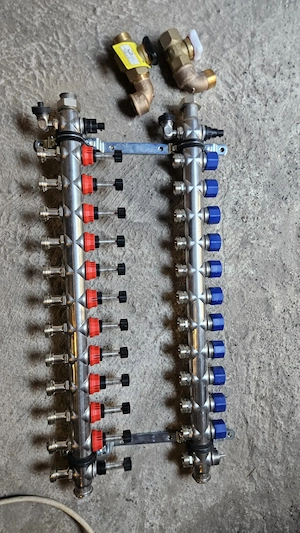 Distribuitor încălzire în pardoseală STRAWA e-class 63   11 circuite   inox   NOU