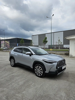 Vand Toyota Corrola Cross 2023  ,2.0 hibrid,dynamic  ,primul propietar  - imagine 4